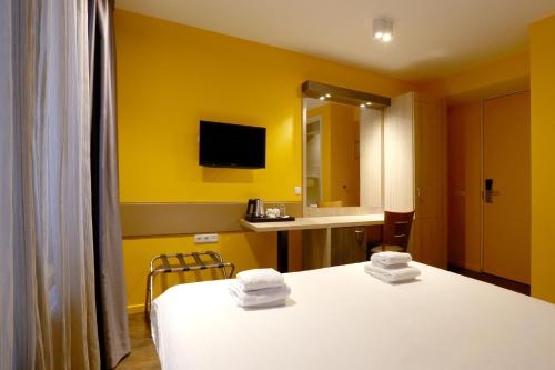 Een bed of bedden in een kamer bij City Hotel Amsterdam