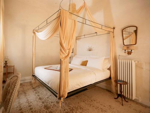 Ένα ή περισσότερα κρεβάτια σε δωμάτιο στο Shila Athens