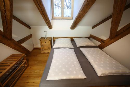 Ένα ή περισσότερα κρεβάτια σε δωμάτιο στο Ferienhaus Schreinerhaus