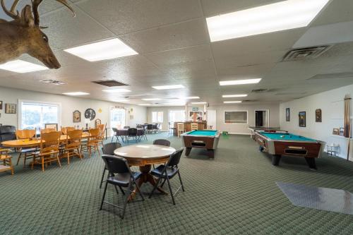 Τραπέζι μπιλιάρδου στο Dothan National Golf Club and Hotel