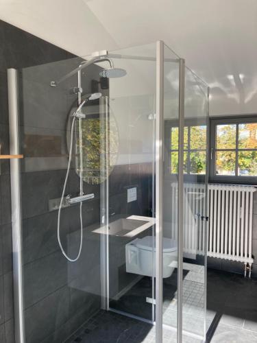 Kamar mandi di Gästehaus Lausnitz Ferienwohnung, Reda