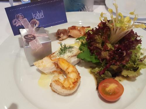 a plate of food with shrimp and a salad at Hotel-Restaurant Große-Wilde in Bottrop