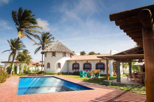 an exterior view of a house with a swimming pool at Pousada Barra Nova Praiamar in Cascavel