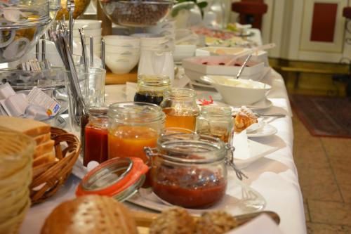 Makanan di atau berdekatan hotel