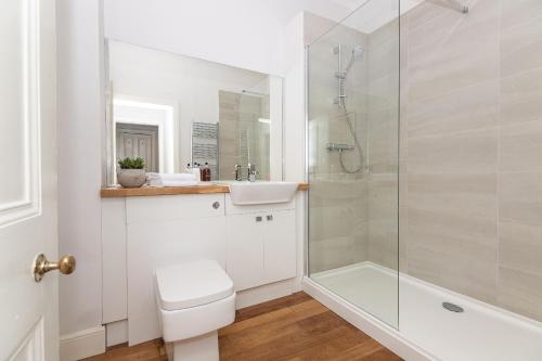 a bathroom with a shower and a toilet and a sink at 16 1 Eildon Street in Edinburgh