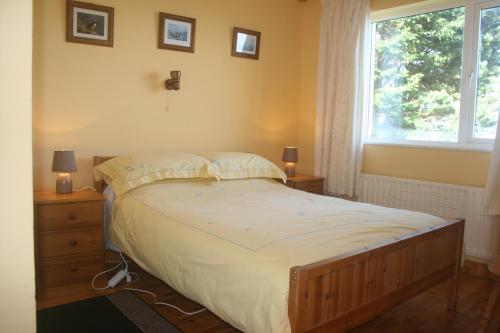 En eller flere senge i et værelse på Tigh Cladach