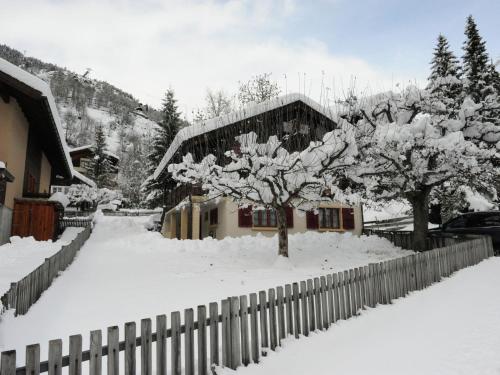 holiday home in Blatten with private terrace v zimě