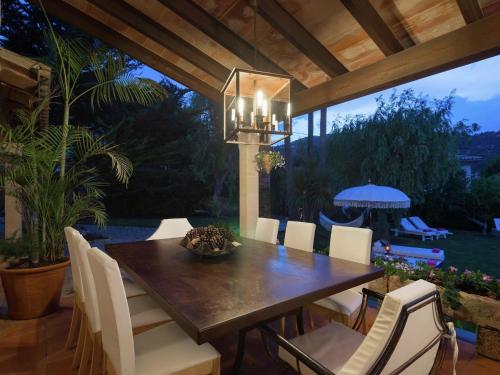 A garden outside Rustic House in Mancor with Pool