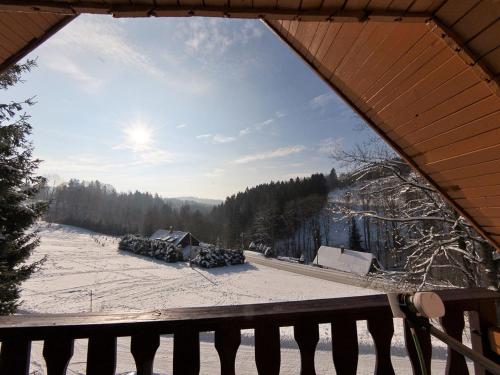 겨울의 Luxury Chalet near Ski area in Benecko