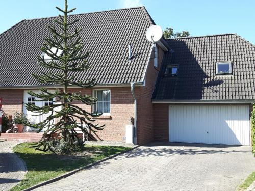 a house with a christmas tree in front of it at Ostsee 1 in Zierow