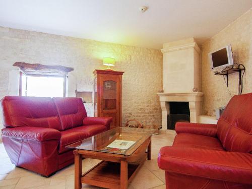 Photo de la galerie de l'établissement Mansion in Saint-Preuil with Pool & Sauna, à Saint-Preuil