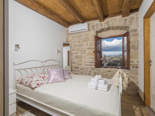 Posteľ alebo postele v izbe v ubytovaní Holiday home in Benkovac near the sea