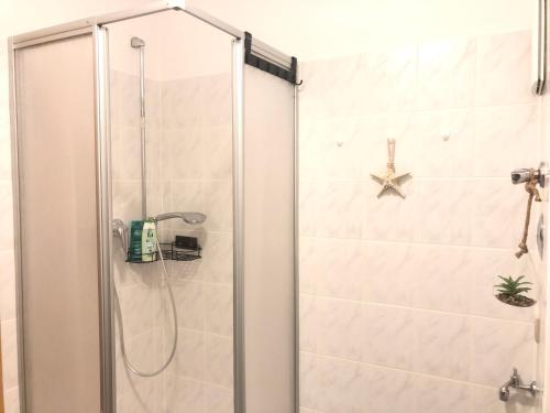 Ванная комната в Eigenes Apartment im Herzen der Stadt mit Balkon und WLAN