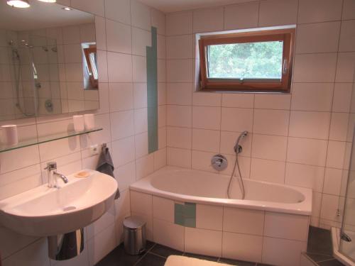 Vonios kambarys apgyvendinimo įstaigoje Ferienwohnung Öttersbach