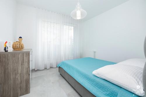 Кровать или кровати в номере Jantar Apartamenty - DELUXE CITY CENTER