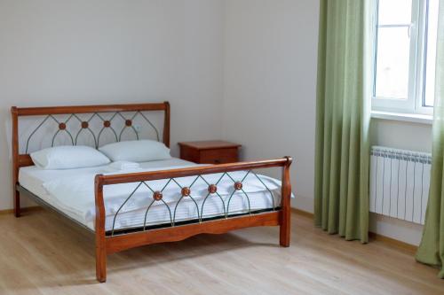 Katil atau katil-katil dalam bilik di Sarai-Batu Guest House
