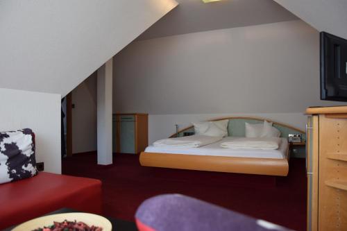 Ένα ή περισσότερα κρεβάτια σε δωμάτιο στο Hotel Roter Löwe