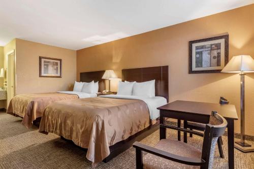 Ένα ή περισσότερα κρεβάτια σε δωμάτιο στο Quality Inn Russellville I-40