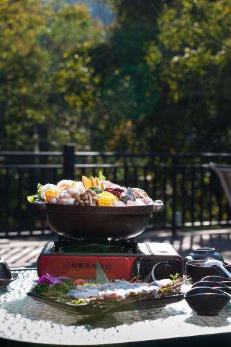 ホテルの敷地内または近くでの食事または食べ物