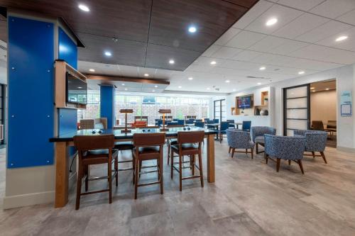 a large dining room with a table and chairs at Holiday Inn Express & Suites - Staunton by IHG in Staunton