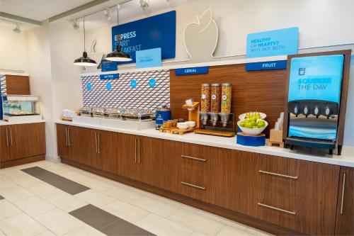 Holiday Inn Express & Suites - Las Vegas - E Tropicana, an IHG Hotel Image