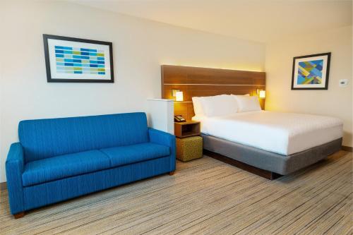 A bed or beds in a room at Holiday Inn Express & Suites - Las Vegas - E Tropicana, an IHG Hotel