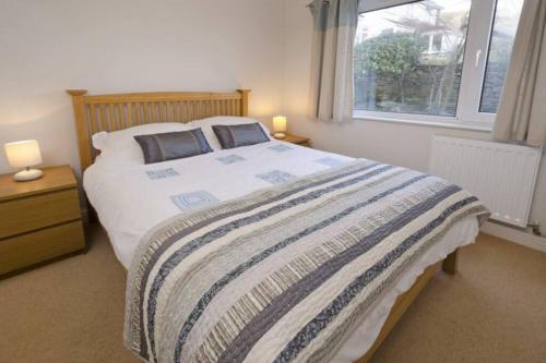 a bedroom with a large bed with a window at Christmas Cottage in Chapel Stile