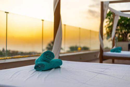Východ nebo západ slunce při pohledu z hotelu nebo okolí
