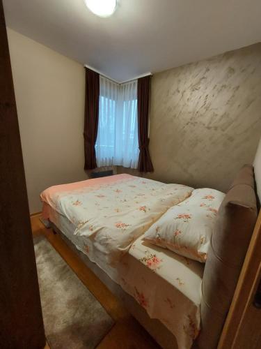 Ένα ή περισσότερα κρεβάτια σε δωμάτιο στο Apartman Virić