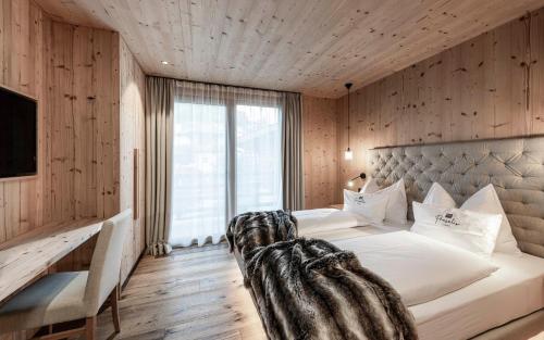 Ένα ή περισσότερα κρεβάτια σε δωμάτιο στο Presulis Hideaway Apartments & Restaurant