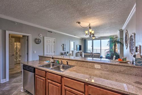 Kitchen o kitchenette sa Beachfront PCB Condo with Ocean Views and Pool Access!