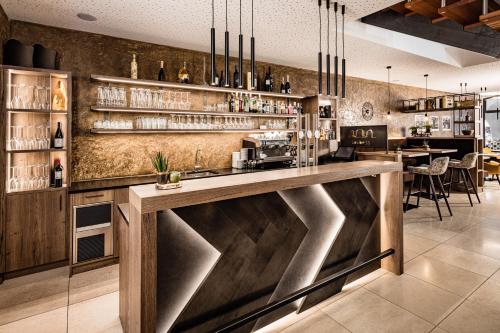 a bar in a restaurant with a counter at Laube35 Central City Apartments in Vipiteno
