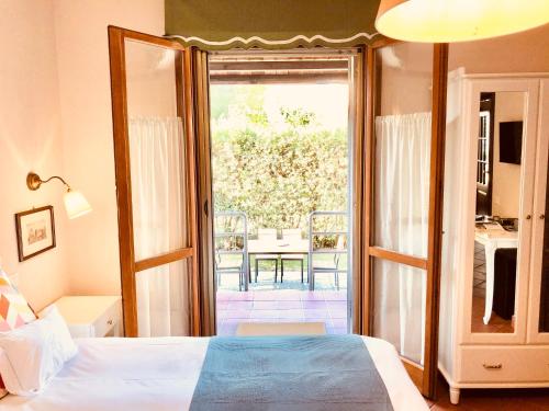 a bedroom with a bed and a door to a patio at Casa Ciampi Locazione Turistica in Pisa