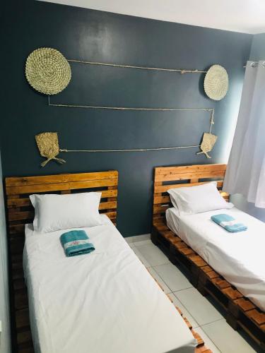 two beds sitting next to each other in a room at Aconchego na Capital do Forró - Térreo in Caruaru
