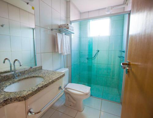 Bilik mandi di Golden Dolphin Grand Hotel Oficial