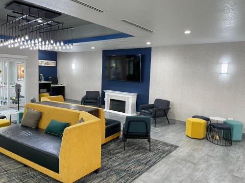 La Quinta by Wyndham Tampa Central Image