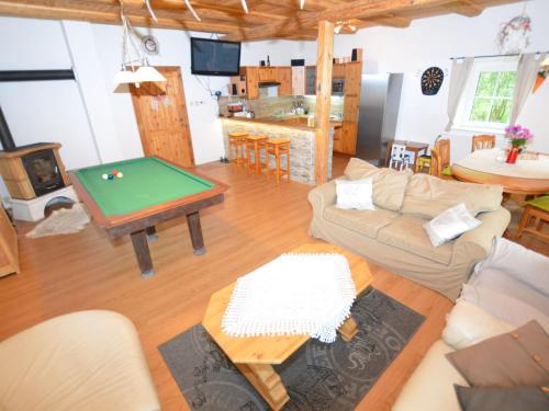 Fotografie z fotogalerie ubytování holiday home with sauna and billiards, ski slope v destinaci Rudolfov
