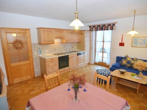 Kuchyňa alebo kuchynka v ubytovaní Spacious Apartment in Sch nsee with Sauna
