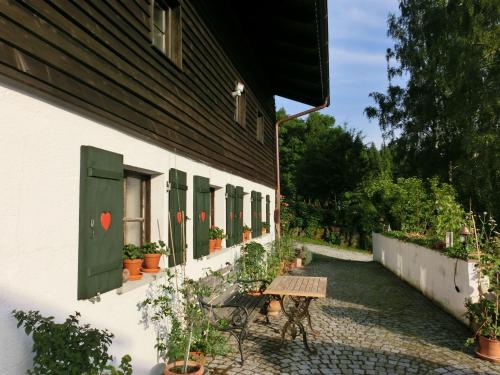 AchslachにあるCosy holiday home in Kollnburg with gardenの中庭