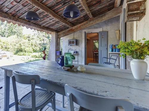 Gallery image of Rustic Cottage in Oppede with Shared Pool in Maubec