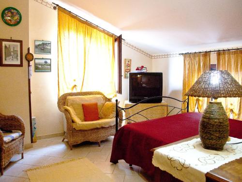 Μια τηλεόραση ή/και κέντρο ψυχαγωγίας στο Central holiday home with pool