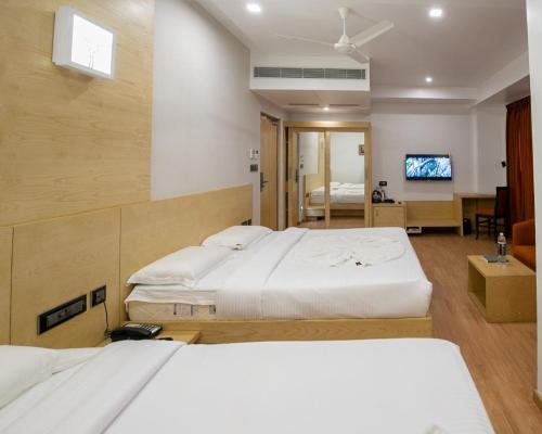 מיטה או מיטות בחדר ב-PPH Living Railotel Coimbatore