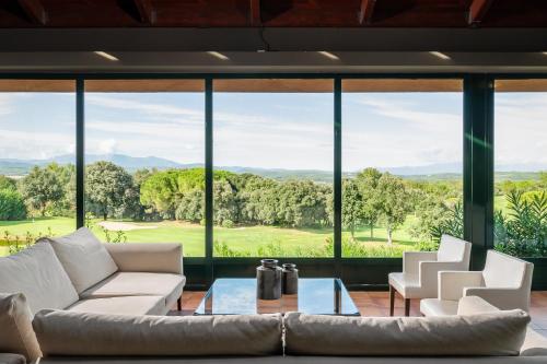 Χώρος καθιστικού στο Hotel TorreMirona Golf & Spa