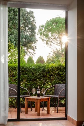 Κήπος έξω από το Hotel TorreMirona Golf & Spa