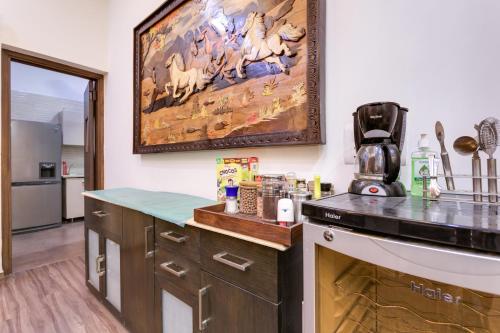 Avanti Tenantry-Luxurious Service Apartmentsにあるキッチンまたは簡易キッチン
