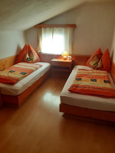 En eller flere senger på et rom på Appartement Alpenheim