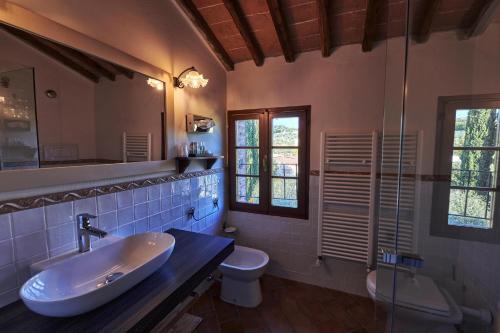 Villa Curina Resort tesisinde bir banyo