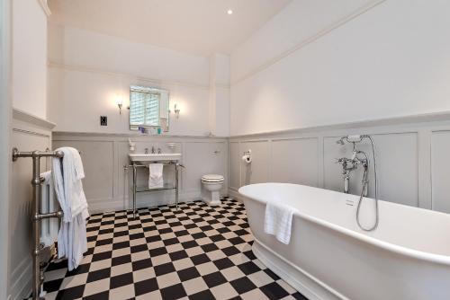 Phòng tắm tại Edgbaston Park Hotel Birmingham
