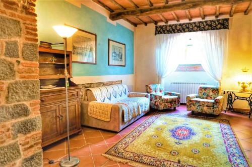 a living room with a couch and chairs and a window at Casa da Pietro in Poggio Alla Croce
