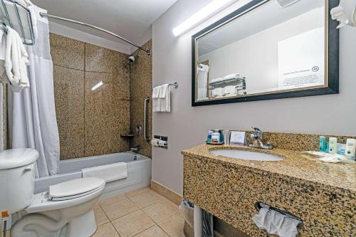 Gallery image of Quality Inn Halifax Airport in Enfield